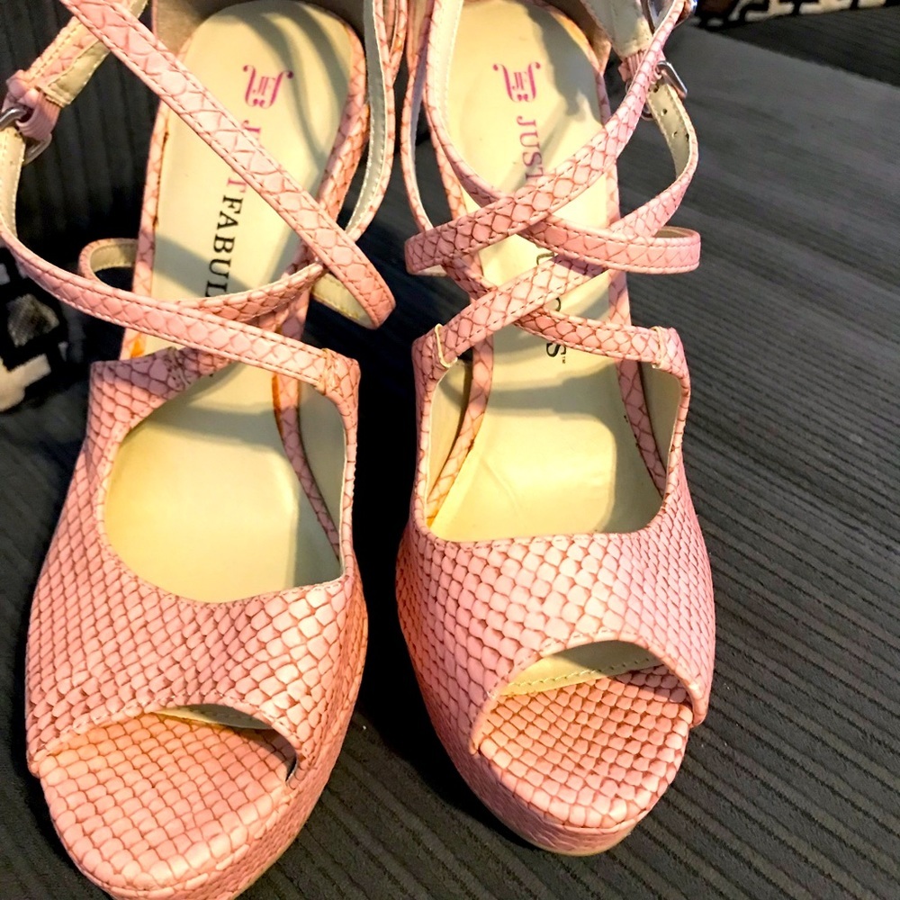 Women’s brand new Just Fab size 8, fake pink snake skin Strappy heals.